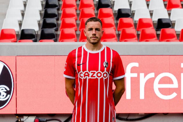 Christian Guenter (SC Freiburg 30) SC Freiburg, 1.Bundesliga, Portraittermin 2022 2022, 20.07.2022 DFB DFL REGULATIONS PROHIBIT ANY USE OF PHOTOGRAPHS AS IMAGE SEQUENCES AND OR QUASI-VIDEO SC Freiburg, 1.Bundesliga, Portraittermin 2022 2023, 20.07.2022 Freiburg Copyright: xEibner-Pressefoto RogerxBuerkex EP_EER