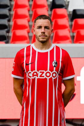 Christian Guenter (SC Freiburg 30) SC Freiburg, 1.Bundesliga, Portraittermin 2022 2022, 20.07.2022 DFB DFL REGULATIONS PROHIBIT ANY USE OF PHOTOGRAPHS AS IMAGE SEQUENCES AND OR QUASI-VIDEO SC Freiburg, 1.Bundesliga, Portraittermin 2022 2023, 20.07.2022 Freiburg Copyright: xEibner-Pressefoto RogerxBuerkex EP_EER