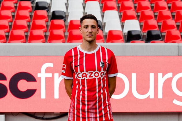 Keven Schlotterbeck (SC Freiburg, 31) SC Freiburg, 1.Bundesliga, Portraittermin 2022 2022, 20.07.2022 DFB DFL REGULATIONS PROHIBIT ANY USE OF PHOTOGRAPHS AS IMAGE SEQUENCES AND OR QUASI-VIDEO SC Freiburg, 1.Bundesliga, Portraittermin 2022 2023, 20.07.2022 Freiburg Copyright: xEibner-Pressefoto RogerxBuerkex EP_EER