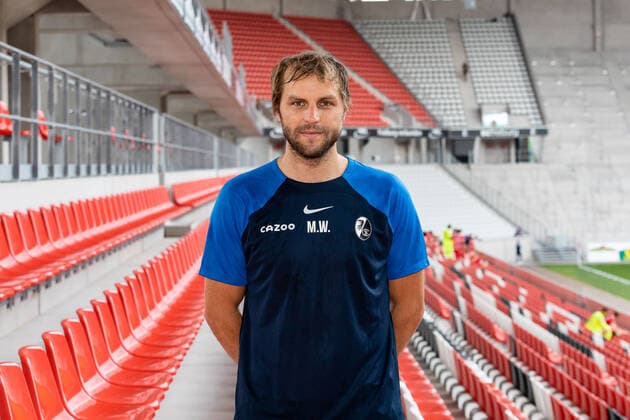Mannschaftsarzt Dr. Dr. Markus Wenning SC Freiburg, 1.Bundesliga, Portraittermin 2022 2022, 20.07.2022 DFB DFL REGULATIONS PROHIBIT ANY USE OF PHOTOGRAPHS AS IMAGE SEQUENCES AND OR QUASI-VIDEO SC Freiburg, 1.Bundesliga, Portraittermin 2022 2023, 20.07.2022 Freiburg Copyright: xEibner-Pressefoto RogerxBuerkex EP_EER