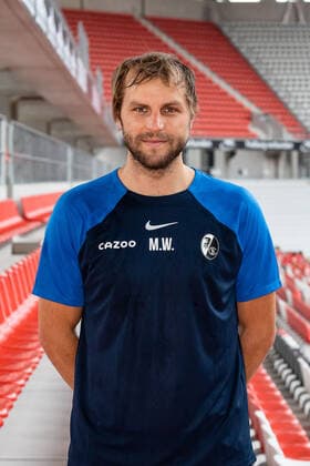 Mannschaftsarzt Dr. Dr. Markus Wenning SC Freiburg, 1.Bundesliga, Portraittermin 2022 2022, 20.07.2022 DFB DFL REGULATIONS PROHIBIT ANY USE OF PHOTOGRAPHS AS IMAGE SEQUENCES AND OR QUASI-VIDEO SC Freiburg, 1.Bundesliga, Portraittermin 2022 2023, 20.07.2022 Freiburg Copyright: xEibner-Pressefoto RogerxBuerkex EP_EER