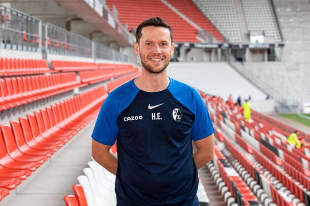 Mannschaftsartz Dr. Helge Eberbach SC Freiburg, 1.Bundesliga, Portraittermin 2022 2022, 20.07.2022 DFB DFL REGULATIONS PROHIBIT ANY USE OF PHOTOGRAPHS AS IMAGE SEQUENCES AND OR QUASI-VIDEO SC Freiburg, 1.Bundesliga, Portraittermin 2022 2023, 20.07.2022 Freiburg Copyright: xEibner-Pressefoto RogerxBuerkex EP_EER