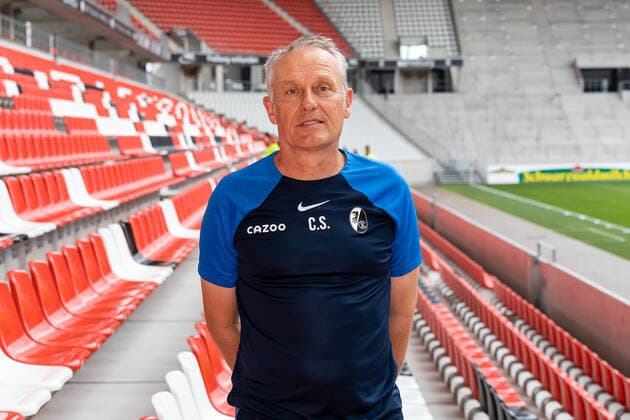 Trainer Christian Streich SC Freiburg, 1.Bundesliga, Portraittermin 2022 2022, 20.07.2022 DFB DFL REGULATIONS PROHIBIT ANY USE OF PHOTOGRAPHS AS IMAGE SEQUENCES AND OR QUASI-VIDEO SC Freiburg, 1.Bundesliga, Portraittermin 2022 2023, 20.07.2022 Freiburg Copyright: xEibner-Pressefoto RogerxBuerkex EP_EER