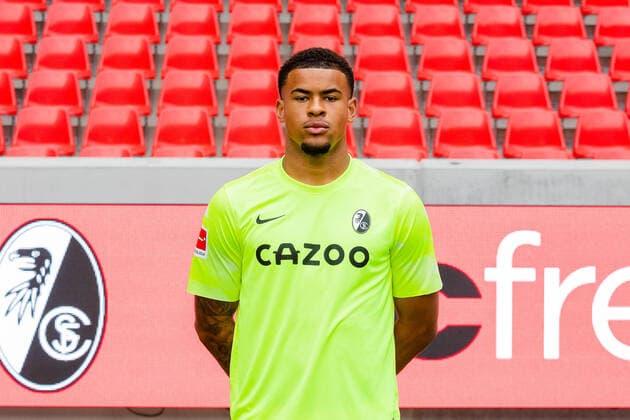 Noah Atubolu (SC Freiburg, 21) SC Freiburg, 1.Bundesliga, Portraittermin 2022 2022, 20.07.2022 DFB DFL REGULATIONS PROHIBIT ANY USE OF PHOTOGRAPHS AS IMAGE SEQUENCES AND OR QUASI-VIDEO SC Freiburg, 1.Bundesliga, Portraittermin 2022 2023, 20.07.2022 Freiburg Copyright: xEibner-Pressefoto RogerxBuerkex EP_EER