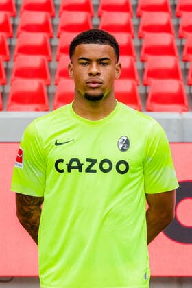 Noah Atubolu (SC Freiburg, 21) SC Freiburg, 1.Bundesliga, Portraittermin 2022 2022, 20.07.2022 DFB DFL REGULATIONS PROHIBIT ANY USE OF PHOTOGRAPHS AS IMAGE SEQUENCES AND OR QUASI-VIDEO SC Freiburg, 1.Bundesliga, Portraittermin 2022 2023, 20.07.2022 Freiburg Copyright: xEibner-Pressefoto RogerxBuerkex EP_EER