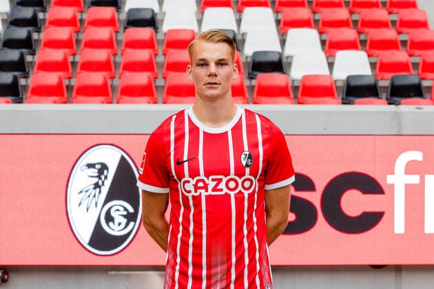 Philipp Lienhart (SC Freiburg, 03) SC Freiburg, 1.Bundesliga, Portraittermin 2022 2022, 20.07.2022 DFB DFL REGULATIONS PROHIBIT ANY USE OF PHOTOGRAPHS AS IMAGE SEQUENCES AND OR QUASI-VIDEO SC Freiburg, 1.Bundesliga, Portraittermin 2022 2023, 20.07.2022 Freiburg Copyright: xEibner-Pressefoto RogerxBuerkex EP_EER