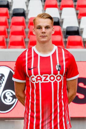 Philipp Lienhart (SC Freiburg, 03) SC Freiburg, 1.Bundesliga, Portraittermin 2022 2022, 20.07.2022 DFB DFL REGULATIONS PROHIBIT ANY USE OF PHOTOGRAPHS AS IMAGE SEQUENCES AND OR QUASI-VIDEO SC Freiburg, 1.Bundesliga, Portraittermin 2022 2023, 20.07.2022 Freiburg Copyright: xEibner-Pressefoto RogerxBuerkex EP_EER