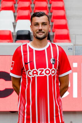 Manuel Gulde (SC Freiburg, 05) SC Freiburg, 1.Bundesliga, Portraittermin 2022 2022, 20.07.2022 DFB DFL REGULATIONS PROHIBIT ANY USE OF PHOTOGRAPHS AS IMAGE SEQUENCES AND OR QUASI-VIDEO SC Freiburg, 1.Bundesliga, Portraittermin 2022 2023, 20.07.2022 Freiburg Copyright: xEibner-Pressefoto RogerxBuerkex EP_EER