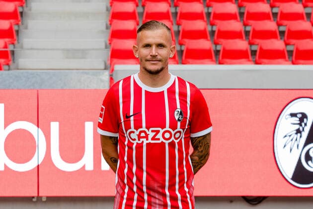 Jonathan Schmid (SC Freiburg, 07) SC Freiburg, 1.Bundesliga, Portraittermin 2022 2022, 20.07.2022 DFB DFL REGULATIONS PROHIBIT ANY USE OF PHOTOGRAPHS AS IMAGE SEQUENCES AND OR QUASI-VIDEO SC Freiburg, 1.Bundesliga, Portraittermin 2022 2023, 20.07.2022 Freiburg Copyright: xEibner-Pressefoto RogerxBuerkex EP_EER