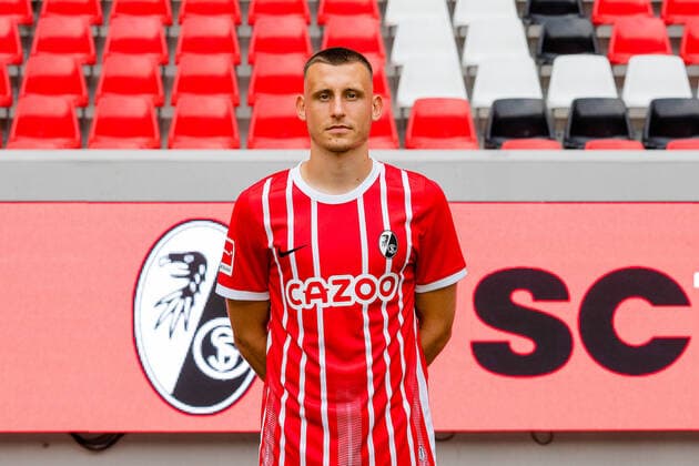 Maximilian Eggestein (SC Freiburg, 08) SC Freiburg, 1.Bundesliga, Portraittermin 2022 2022, 20.07.2022 DFB DFL REGULATIONS PROHIBIT ANY USE OF PHOTOGRAPHS AS IMAGE SEQUENCES AND OR QUASI-VIDEO SC Freiburg, 1.Bundesliga, Portraittermin 2022 2023, 20.07.2022 Freiburg Copyright: xEibner-Pressefoto RogerxBuerkex EP_EER