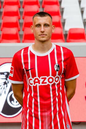 Maximilian Eggestein (SC Freiburg, 08) SC Freiburg, 1.Bundesliga, Portraittermin 2022 2022, 20.07.2022 DFB DFL REGULATIONS PROHIBIT ANY USE OF PHOTOGRAPHS AS IMAGE SEQUENCES AND OR QUASI-VIDEO SC Freiburg, 1.Bundesliga, Portraittermin 2022 2023, 20.07.2022 Freiburg Copyright: xEibner-Pressefoto RogerxBuerkex EP_EER