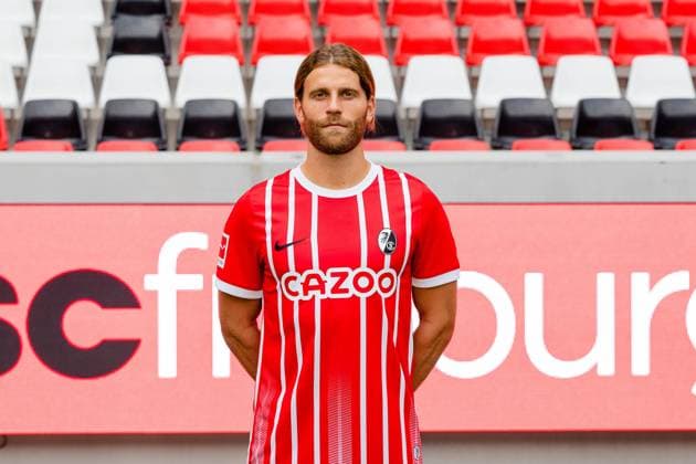 Lucas Hoeler (SC Freiburg, 09) SC Freiburg, 1.Bundesliga, Portraittermin 2022 2022, 20.07.2022 DFB DFL REGULATIONS PROHIBIT ANY USE OF PHOTOGRAPHS AS IMAGE SEQUENCES AND OR QUASI-VIDEO SC Freiburg, 1.Bundesliga, Portraittermin 2022 2023, 20.07.2022 Freiburg Copyright: xEibner-Pressefoto RogerxBuerkex EP_EER