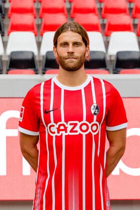 Lucas Hoeler (SC Freiburg, 09) SC Freiburg, 1.Bundesliga, Portraittermin 2022 2022, 20.07.2022 DFB DFL REGULATIONS PROHIBIT ANY USE OF PHOTOGRAPHS AS IMAGE SEQUENCES AND OR QUASI-VIDEO SC Freiburg, 1.Bundesliga, Portraittermin 2022 2023, 20.07.2022 Freiburg Copyright: xEibner-Pressefoto RogerxBuerkex EP_EER