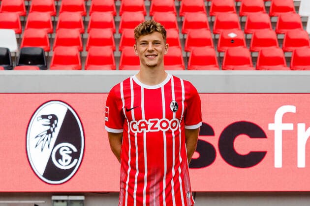 Yannik Keitel (SC Freiburg, 14) SC Freiburg, 1.Bundesliga, Portraittermin 2022 2022, 20.07.2022 DFB DFL REGULATIONS PROHIBIT ANY USE OF PHOTOGRAPHS AS IMAGE SEQUENCES AND OR QUASI-VIDEO SC Freiburg, 1.Bundesliga, Portraittermin 2022 2023, 20.07.2022 Freiburg Copyright: xEibner-Pressefoto RogerxBuerkex EP_EER