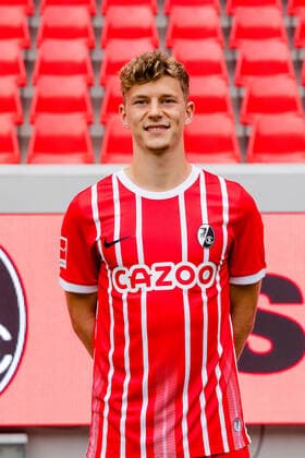 Yannik Keitel (SC Freiburg, 14) SC Freiburg, 1.Bundesliga, Portraittermin 2022 2022, 20.07.2022 DFB DFL REGULATIONS PROHIBIT ANY USE OF PHOTOGRAPHS AS IMAGE SEQUENCES AND OR QUASI-VIDEO SC Freiburg, 1.Bundesliga, Portraittermin 2022 2023, 20.07.2022 Freiburg Copyright: xEibner-Pressefoto RogerxBuerkex EP_EER