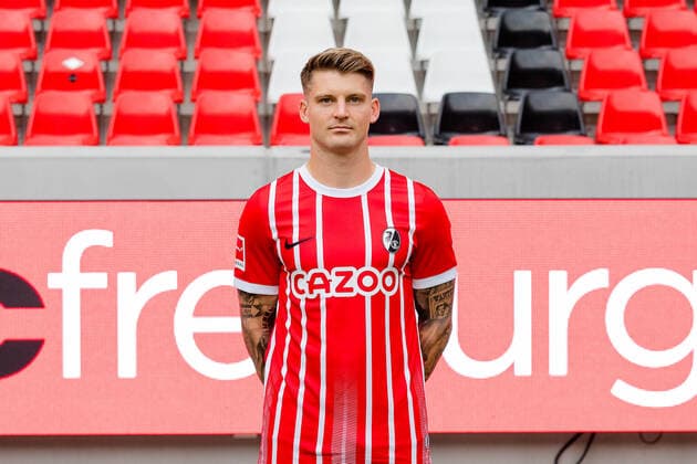 Lukas Kuebler (SC Freiburg, 17) SC Freiburg, 1.Bundesliga, Portraittermin 2022 2022, 20.07.2022 DFB DFL REGULATIONS PROHIBIT ANY USE OF PHOTOGRAPHS AS IMAGE SEQUENCES AND OR QUASI-VIDEO SC Freiburg, 1.Bundesliga, Portraittermin 2022 2023, 20.07.2022 Freiburg Copyright: xEibner-Pressefoto RogerxBuerkex EP_EER