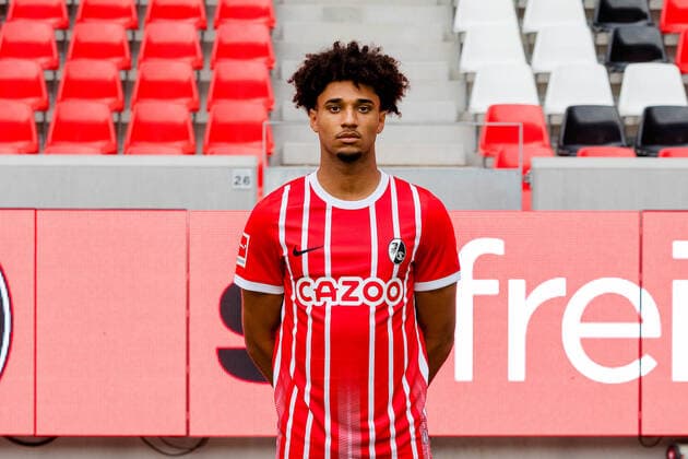Kevin Schade (SC Freiburg, 20) SC Freiburg, 1.Bundesliga, Portraittermin 2022 2022, 20.07.2022 DFB DFL REGULATIONS PROHIBIT ANY USE OF PHOTOGRAPHS AS IMAGE SEQUENCES AND OR QUASI-VIDEO SC Freiburg, 1.Bundesliga, Portraittermin 2022 2023, 20.07.2022 Freiburg Copyright: xEibner-Pressefoto RogerxBuerkex EP_EER