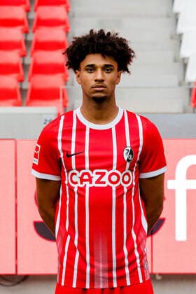 Kevin Schade (SC Freiburg, 20) SC Freiburg, 1.Bundesliga, Portraittermin 2022 2022, 20.07.2022 DFB DFL REGULATIONS PROHIBIT ANY USE OF PHOTOGRAPHS AS IMAGE SEQUENCES AND OR QUASI-VIDEO SC Freiburg, 1.Bundesliga, Portraittermin 2022 2023, 20.07.2022 Freiburg Copyright: xEibner-Pressefoto RogerxBuerkex EP_EER