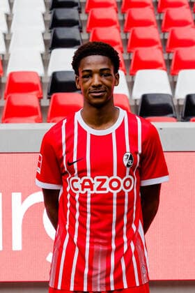 Kimberly Ezekwem (SC Freiburg, 24) SC Freiburg, 1.Bundesliga, Portraittermin 2022 2022, 20.07.2022 DFB DFL REGULATIONS PROHIBIT ANY USE OF PHOTOGRAPHS AS IMAGE SEQUENCES AND OR QUASI-VIDEO SC Freiburg, 1.Bundesliga, Portraittermin 2022 2023, 20.07.2022 Freiburg Copyright: xEibner-Pressefoto RogerxBuerkex EP_EER