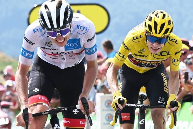 Sport Bilder des Tages PEYRAGUDES, FRANCE - JULY 20 : Pogacar Tadej (SLO) of UAE Team Emirates and Vingegaard Jonas (DEN) of Team Jumbo-Visma sprinting to the finish line during stage 17 of the 109th edition of the 2022 Tour de France cycling race, a stage of 130 kms with start in Saint-Gaudens and finish in Peyragudes on July 20, 2022 in Peyragudes, France, 20 07 2022 ( Motordriver Kenny Verfaillie - Tour de France 2022 - Stage 17 PhotoNews Panoramic 