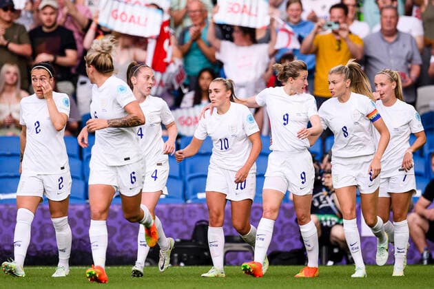 BRIGHTON, ENGLAND - JULY 11: Georgia Stanway of England (C) celebrating her goal with her teammates during the UEFA Women s Euro England 2022 group A match between England and Norway at Brighton & Hove Community Stadium on July 11, 2022 in Brighton, United Kingdom. Brighton Brighton & Hove Community Stadiu England United Kingdom Copyright: xJustPictures.ch MarcioxMachadox