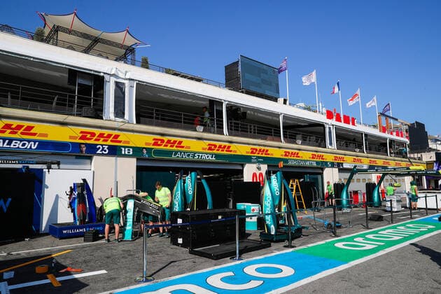 Aston Martin F1 Team, ambiance installation pitlane, during the Formula 1 Lenovo Grand Prix de France, French Grand Prix 2022, 12th round of the 2022 FIA Formula One World Championship, WM, Weltmeisterschaft from July 22 to 24, 2022 on the Circuit Paul Ricard, in Le Castellet, France - F1 - FRENCH GRAND PRIX 2022 DPPI Panoramic  00122028__V2_4016