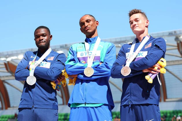 Bilder des Jahres 2022, Sport 07 Juli Sport Themen der Woche KW29 (L-R) Rai Benjamin (USA), Alison Dos Santos (BRA), Trevor Bassitt (USA), JULY 20, 2022 - Athletics : IAAF World Championships Oregon 2022 Men s 400mH Award ceremony at Hayward Field, Eugene, Oregon, USA.  (194010812)