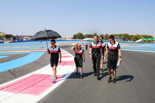 ZHOU Guanyu (chi), Alfa Romeo F1 Team ORLEN C42, portrait trackwalk during the Formula 1 Lenovo Grand Prix de France, French Grand Prix 2022, 12th round of the 2022 FIA Formula One World Championship, WM, Weltmeisterschaft from July 22 to 24, 2022 on the Circuit Paul Ricard, in Le Castellet, France - F1 - FRENCH GRAND PRIX 2022 DPPI Panoramic  00122028__V2_4120