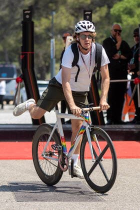 Sebastian Vettel (Aston Martin Aramco Cognizant F1 Team 5) kommt mit dem Fahrrad in das Fahrerlager, Grosser Preis von Frankreich 2022, Motorsport, Formel 1, 21.07.2022, Grosser Preis von Frankreich 2022, Motorsport, Formel 1, 21.07.2022 Le Castellet Copyright: xEibner-Pressefotox EP_FSU