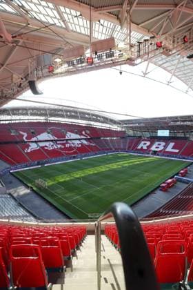 Red Bull Arena 21.07.2022 Leipzig, 21.07.2022, Red Bull Arena, Fussball, Freundschaftsspiel, Internationales Testspiel , RB Leipzig (GER) vs. FC Liverpool (ENG) , Im Bild: Stadionübersicht. Passend zum Gastspiel der Liverpooler Reds zeigte sich das leipziger Stadion nach Umbau erstmals ganz in Rot. ,