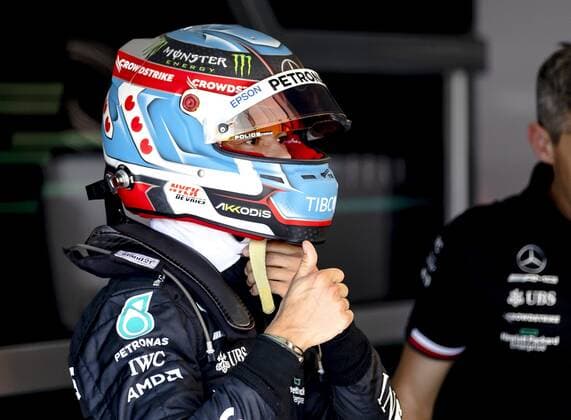 LE CASTELLET - Nyck de Vries in the Mercedes garage testing the Mercedes W13 of Lewis Hamilton (Mercedes) at the Paul Ricard circuit in Le Castellet, France, on July 21, 2022, where the French Grand Prix is scheduled. REMKO DE WAAL F1 Grand Prix of France 2022 xVIxANPxSportx xxANPxIVx