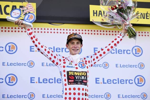 Bilder des Jahres 2022, Sport 07 Juli Sport Themen der Woche KW29 Sport Bilder des Tages HAUTACAM, FRANCE - JULY 21 : Vingegaard Jonas (DEN) of Team Jumbo-Visma polka dot during stage 18 of the 109th edition of the 2022 Tour de France cycling race, a stage of 143 kms with start in Lourdes and finish in Hautacam on July 21, 2022 in Hautacam, France, 21 07 2022 ( Motordriver Kenny Verfaillie - Tour de France 2022 - Stage 18 PhotoNews Panoramic 