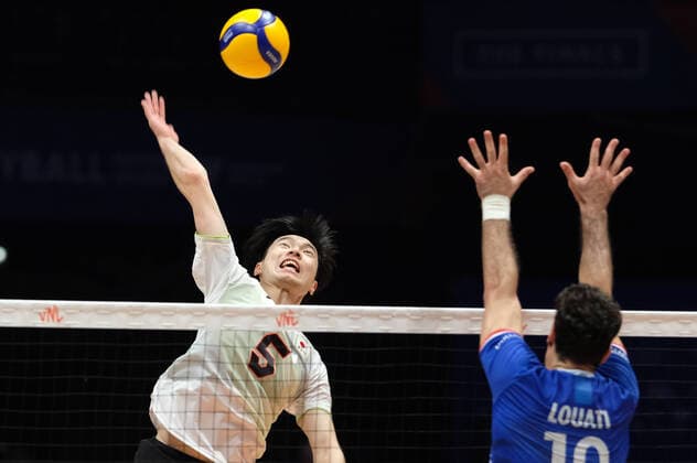 Sport Bilder des Tages Pipe by Tatsunori Otsuka (JPN) during Volleyball Nations League Man - Quarter of finals - France vs Japan, Volleyball Intenationals in Bologna, Italy, July 21 2022  Copyright: xRobertoxTommasinix xipa-agency.nx xLivexMediax 0