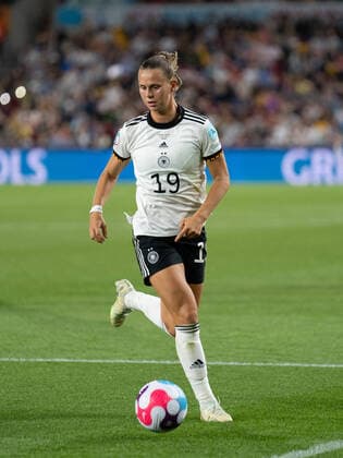 Klara Bühl (19 Germany) in Aktion beim Viertelfinalspiel Deutschland - Österreich bei der Frauen-EM am 21.07.2022. Brentford Brentford Community Stadium London England