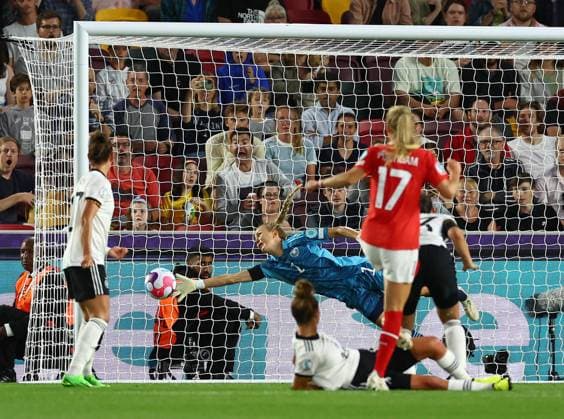 London, England, 21st July 2022. Merle Frohms of Germany saves from Sarah Puntigam of Austria during the UEFA Women s European Championship, EM, Europameisterschaft 2022 match at Brentford Community Stadium, London. Picture credit should read: David Klein Sportimage EDITORIAL USE ONLY. No use with unauthorised audio, video, data, fixture lists, club league logos or live services. Online in-match use limited to 120 images, no video emulation. No use in betting, games or single club league player publications. SPI-1766-0028