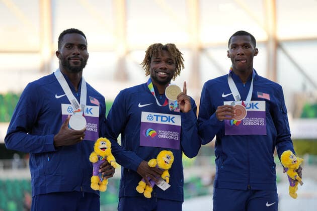 (220722) -- EUGENE, July 22, 2022 -- Gold medalist Noah Lyles (C), silver medalist Kenneth Bednarek (L) and bronze medalist Erriyon Knighton of the United States pose for photos during the awarding ceremony of the men s 200m at the World Athletics Championships Oregon22 in Eugene, Oregon, the United States, July 21, 2022. ) (SP)U.S.-EUGENE-ATHLETICS-WORLD CHAMPIONSHIPS-MEN S 200M-AWARDING CEREMONY WangxYing 