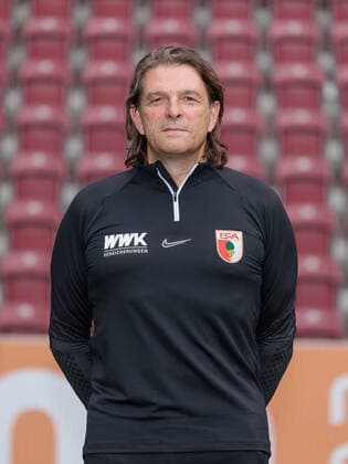 Dr. Andreas Weigel; Mannschaftsarzt; FC Augsburg; 1. BL, Porträttermin 2022 2023,