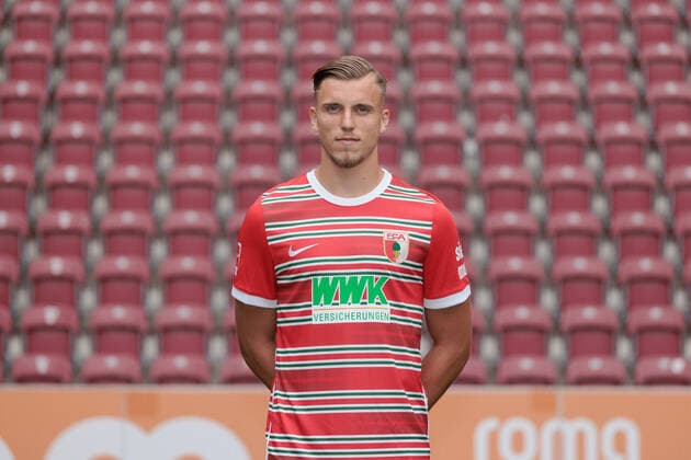 Ermedin Demirovic; FC Augsburg; 1. BL, Porträttermin 2022 2023,