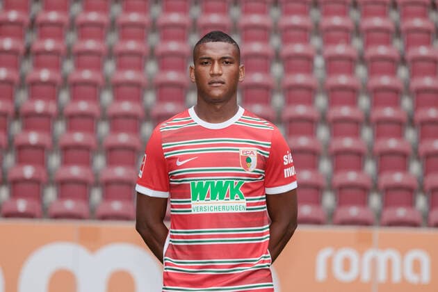 Carlos Gruezo; FC Augsburg; 1. BL, Porträttermin 2022 2023,