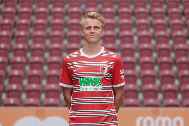 Felix Götze; FC Augsburg; 1. BL, Porträttermin 2022 2023,