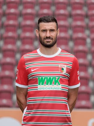 Daniel Caligiuri; FC Augsburg; 1. BL, Porträttermin 2022 2023,