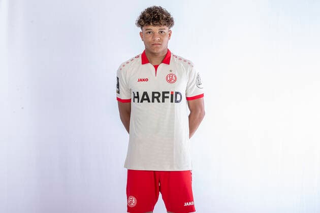Lawrence Ennali ; Rot-Weiss Essen ; 3.Liga; Porträttermin 2022 2023