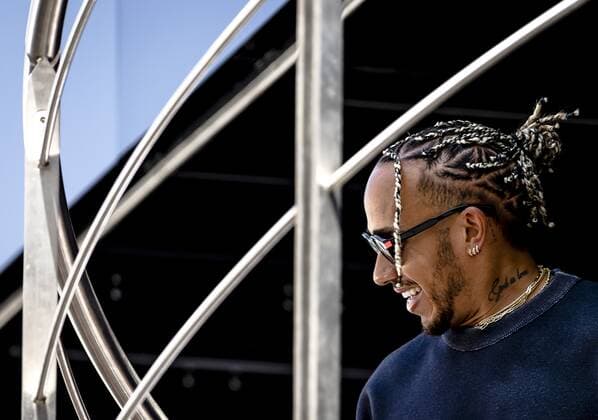 LE CASTELLET - Lewis Hamilton (Mercedes) prior to practice 1 leading up to the F1 Grand Prix of France at Circuit Paul Ricard on July 21, 2022 in Le Castellet, France. REMKO DE WAAL F1 Grand Prix of France - Practice 2022 xVIxANPxSportx xxANPxIVx