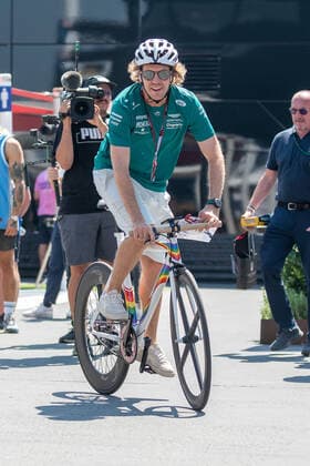 Sebastian Vettel (Aston Martin Aramco Cognizant F1 Team 5) mit dem Fahrrad im Paddock, Grosser Preis von Frankreich 2022, Motorsport, Formel 1, 21.07.2022, Grosser Preis von Frankreich 2022, Motorsport, Formel 1, 21.07.2022 Le Castellet Copyright: xEibner-Pressefotox EP_FSU