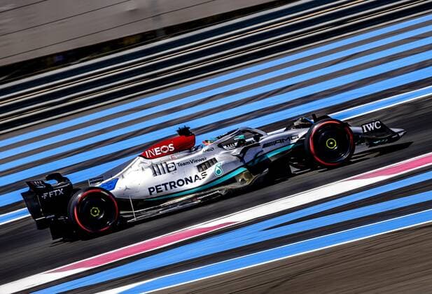 LE CASTELLET - George Russell (63) with the Mercedes W13 in action during practice 1 leading up to the F1 Grand Prix of France at Circuit Paul Ricard on July 21, 2022 in Le Castellet, France. REMKO DE WAAL F1 Grand Prix of France - Practice 2022 xVIxANPxSportx xxANPxIVx