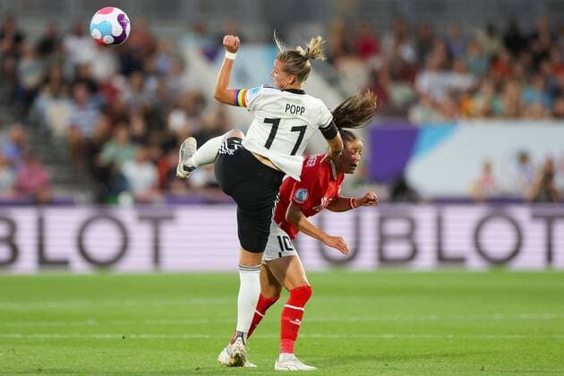 Mandatory Credit: Photo by Simon Dael Shutterstock (13040203ay) Alexandra Popp of Germany and Laura Feiersinger of Austria battle for the ball Germany v Austria, Womens UEFA European Championship, EM, Europameisterschaft Quarter Final, Football, Brentford Community Stadium, London, UK - 21 Jul 2022 Germany v Austria, Womens UEFA European Championship, Quarter Final, Football, Brentford Community Stadium, London, UK - 21 Jul 2022  Copyright: xSimonxDael Shutterstockx 13040203ay