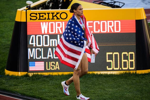 Bilder des Jahres 2022, Sport 07 Juli Sport Themen der Woche KW29 Sport Bilder des Tages 220722 Sydney McLaughlin of USA after winning women?s 400 meters hurdles final and breaking the world record during day 8 of the 2022 World Athletics Championships on July 22, 2022 in Eugene. Photo: Joel Marklund BILDBYRAN kod JM JM0336 bbeng friidrott athletics friidrett 2022 world athletics championships world athletics championships oregon22 friidrotts-vm friidretts-vm vm dam final *** 220722 Sydney McLaughlin of USA after winning women?s 400 meters hurdles final and breaking the world record during day 8 of the 2022 World Athletics Championships on July 22, 2022 in Eugene Photo Joel Marklund BILDBYRAN kod JM JM0336 bbeng friidrott athletics friidrett 2022 world athletics championships world athletics championships oregon22 friidrotts vm friidretts vm vm dam final,  Copyright: JOELxMARKLUND BB220722JM029