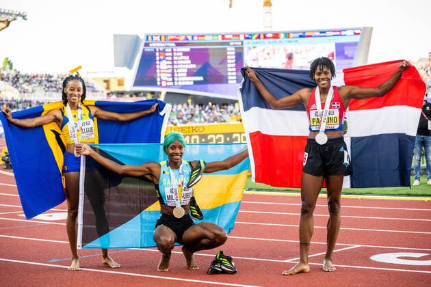 220722 Sada Williams of Barbados, Shaunae Miller-Uibo of Bahamas and Marileydi Paulino of Dominican Republic celebrate after women s 400 meter final during day 8 of the 2022 World Athletics Championships on July 22, 2022 in Eugene. Photo: Jon Olav Nesvold BILDBYRAN COP 217 JM0336 bbeng friidrott athletics friidrett 2022 world athletics championships world athletics championships oregon22 friidrotts-vm friidretts-vm vm dam jubel Copyright: JONxOLAVxNESVOLD BB220722JE065