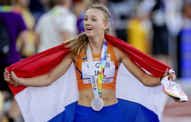 EUGENE - Femke Bol in action during the final of the 400m hurdles on the eighth day of the World Athletics Championships at Hayward Field stadium. ANP ROBIN VAN LONKHUIJSEN World Athletics Championships Oregon22 - Day Eight 2022 xVIxANPxSportx xxANPxIVx