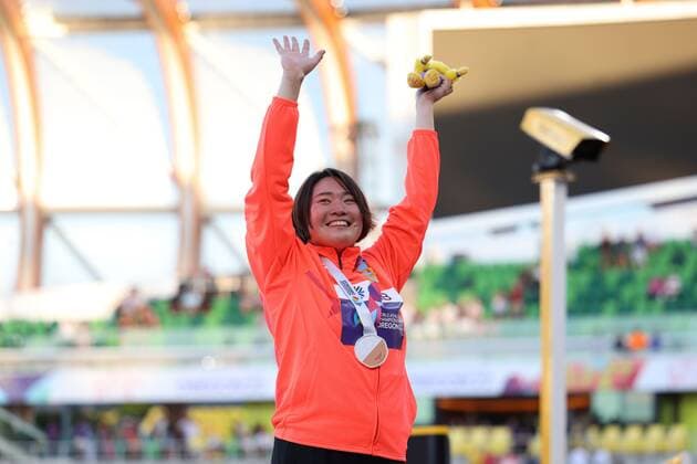 Mandatory Credit: Photo by Amanda Loman Shutterstock (13037097q) Bronze-medallist Haruka Kitaguchi, of Japan, during the medal ceremony for the women s javelin throw 2022 World Athletics Championships, Day Eight Hayward Field, Eugene, Oregon, USA - 22 Jul 2022 2022 World Athletics Championships, Day Eight Hayward Field, Eugene, Oregon, USA - 22 Jul 2022 Copyright: xAmandaxLoman Shutterstockx 13037097q